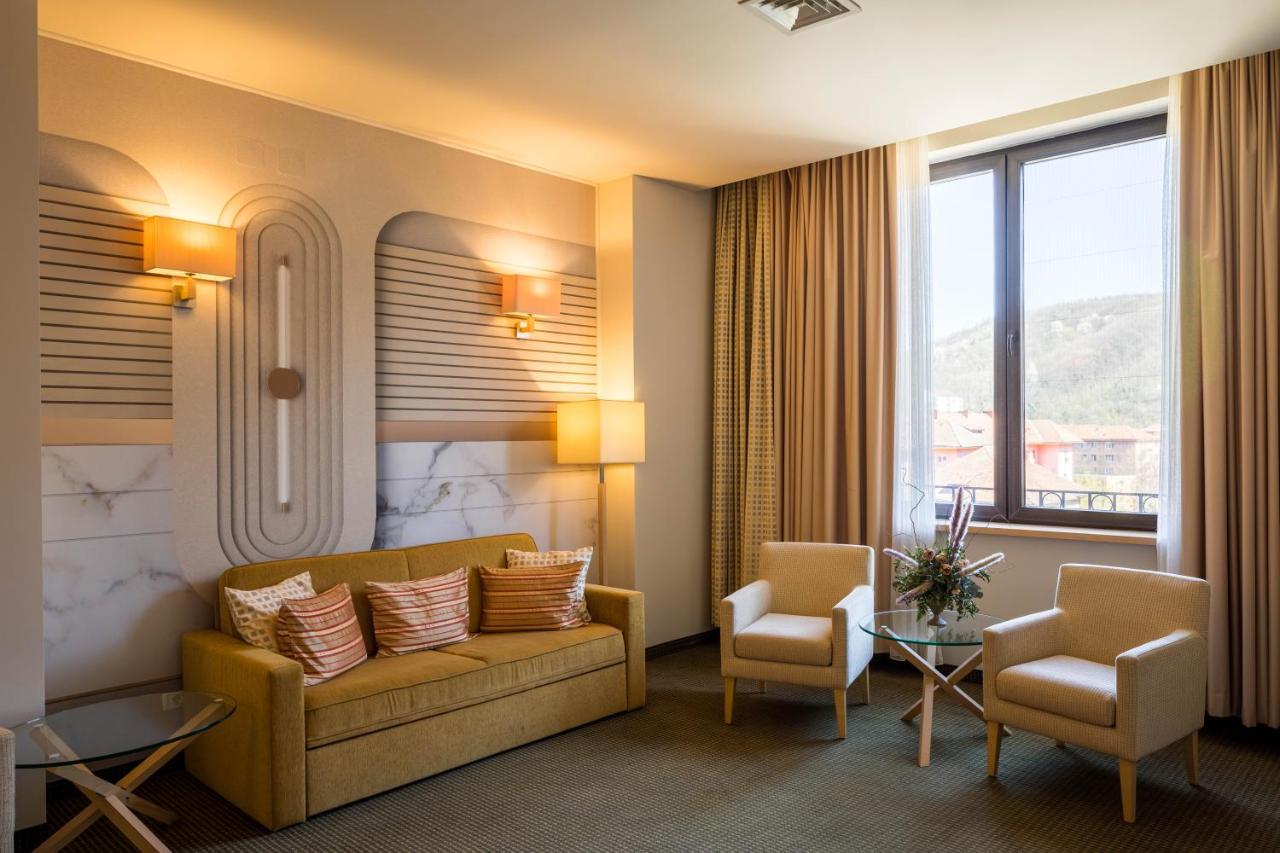Hotel Rogge Resita Eksteriør bilde