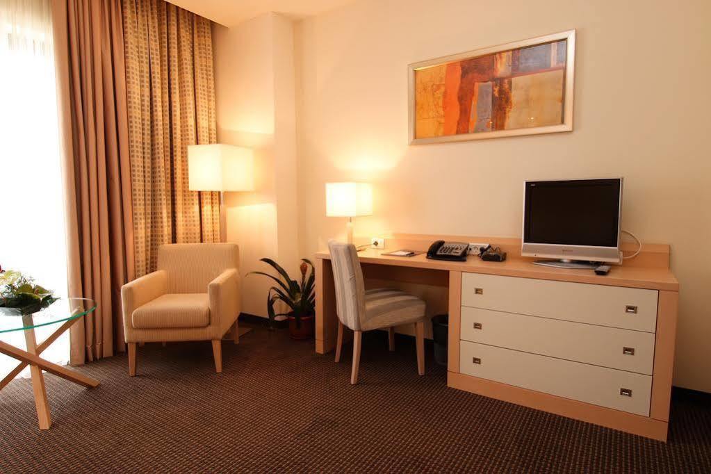 Hotel Rogge Resita Eksteriør bilde